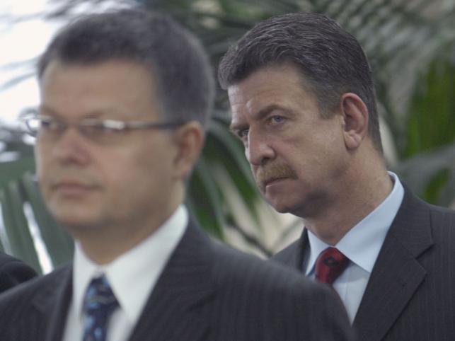 23.03.2007 Krakow Uroczystosc mianowania nowego komendanta malopolskiej policji z udzialem Janusza Kaczmarka - minister sprawiedliwosci i Konrada Kornatowicza - komendanta glownego policji . Komenda Glowna Policji n/z: od lewej - Konrad Kornatowicz - komendant glowny policji , Janusz Kaczmarek - minister spraw wewnetrznych fot. Pawel Ulatowski