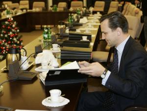 Minister spraw zagranicznych Radosław Sikorski wydał pisemny zakaz kontaktów z Janem Kobylańskim