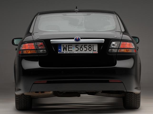 Trudno o zgrabniejszy tył...