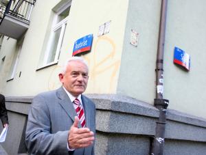 Miller chce dostać część zysków ze sprzedaży siedziby SLD na Rozbrat w Warszawie