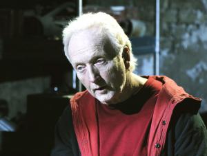 Tobin Bell jako John quot;Jigsaw quot; w filmie quot;Piła VI quot;