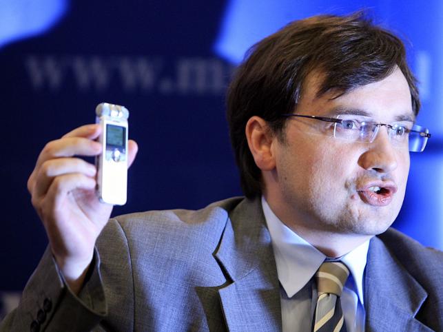 Nowe hipotezy w sprawie nagrania Ziobry